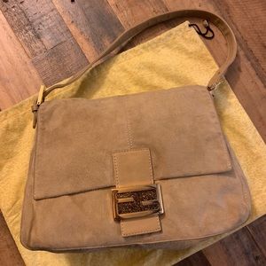 🧾 FENDI SUEDE MAMMA BAGUETTE